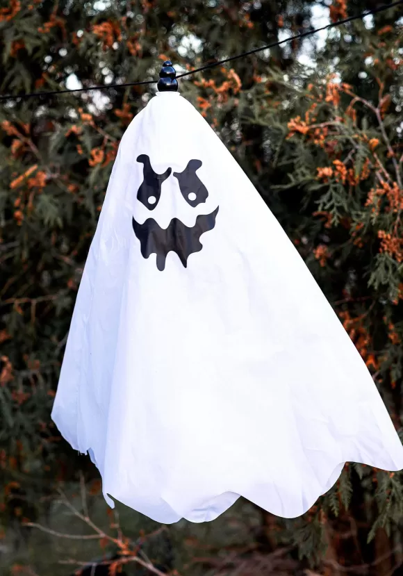 Hot Fun World Flying Ghost Decoration